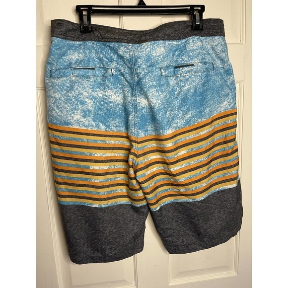 Freeworld Board Shorts Size 36 - Picture 5 of 5